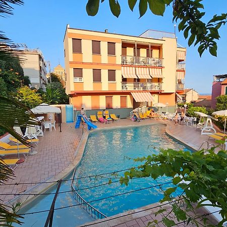 Residence Olivotti Finale Ligure Bagian luar foto