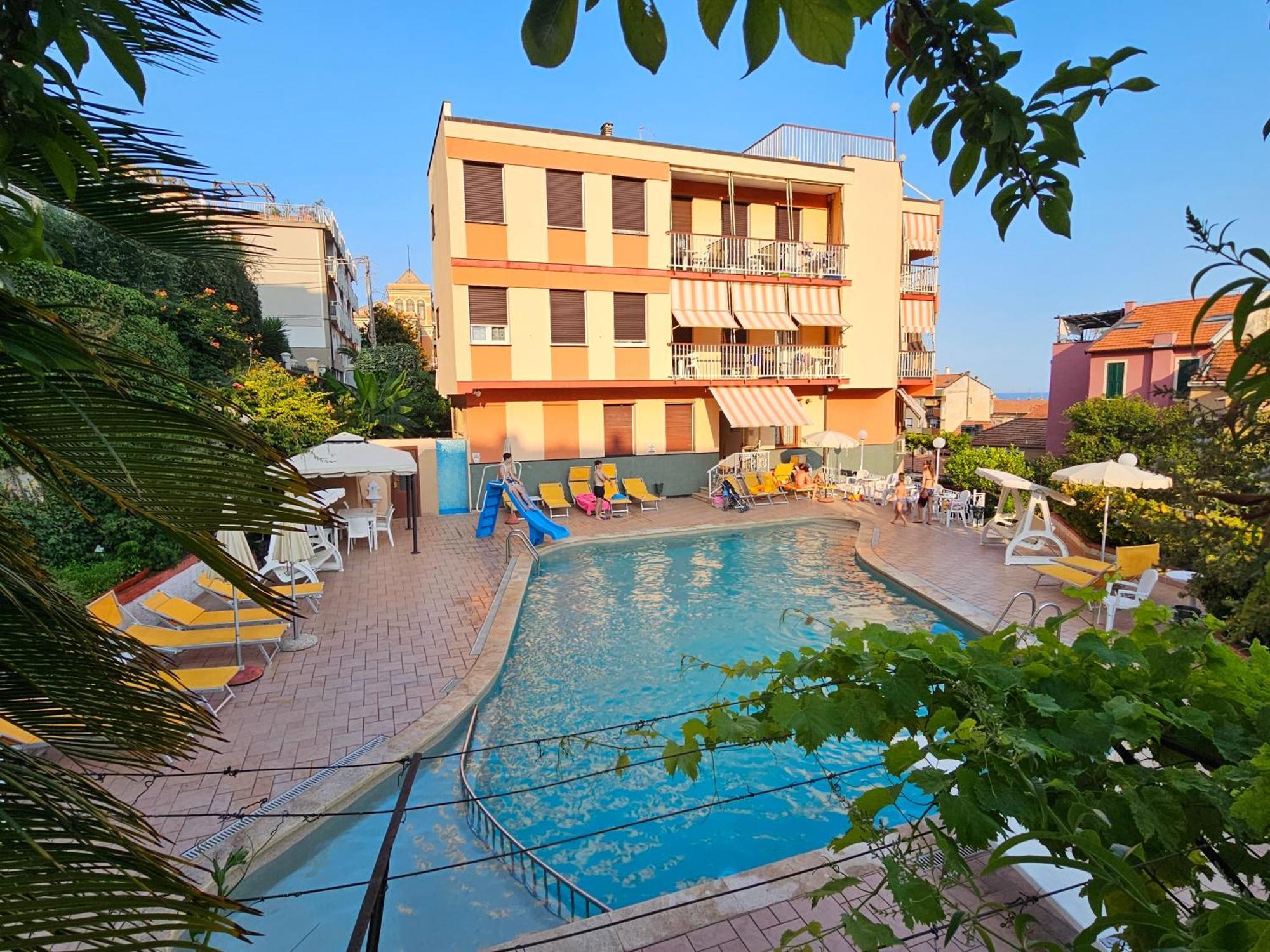 Residence Olivotti Finale Ligure Bagian luar foto